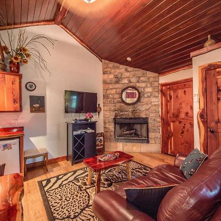 Cedar Bliss Cabin Villa Fredericksburg Exterior photo