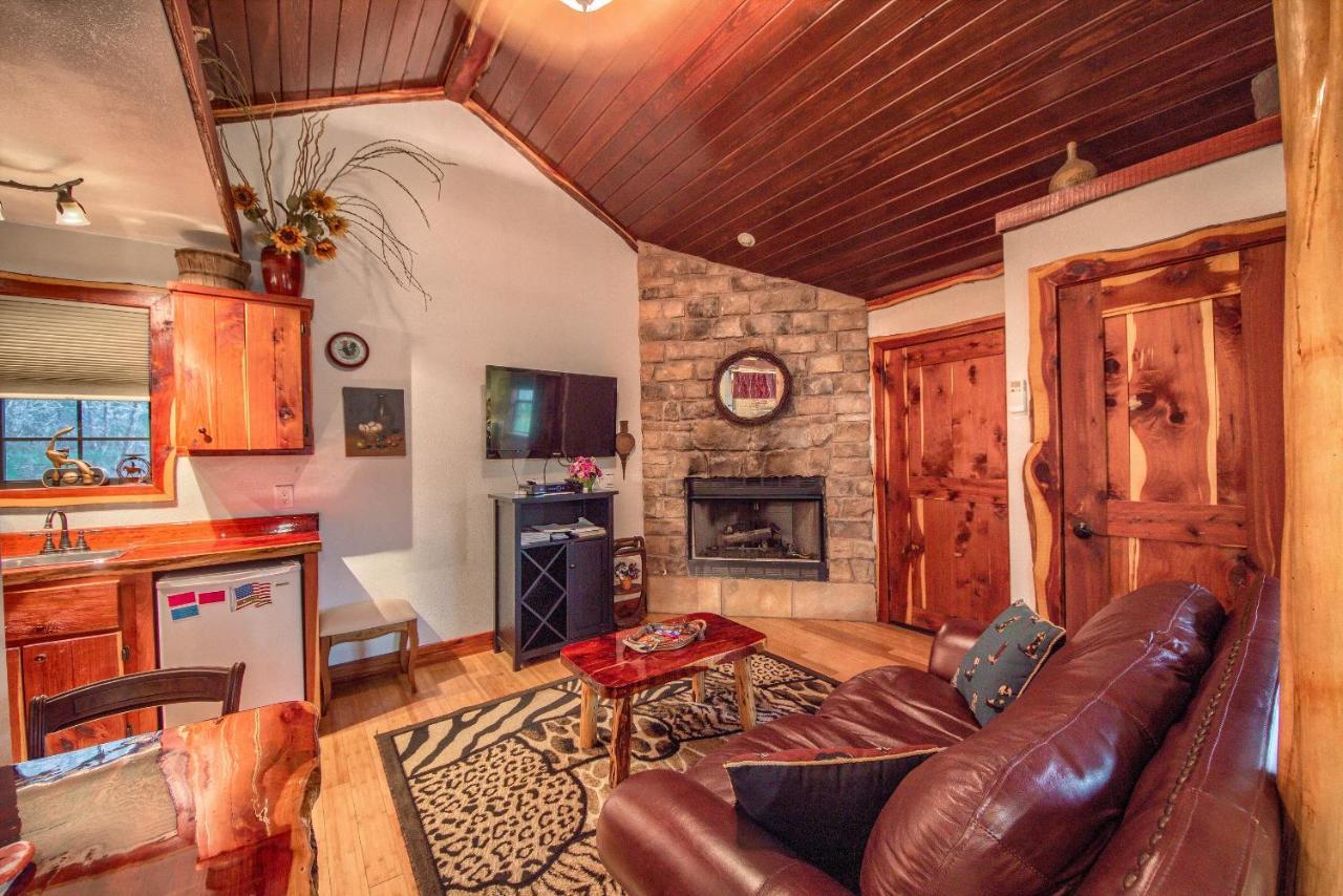 Cedar Bliss Cabin Villa Fredericksburg Exterior photo