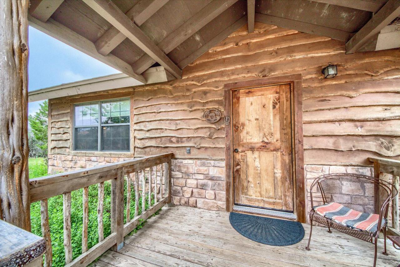 Cedar Bliss Cabin Villa Fredericksburg Exterior photo