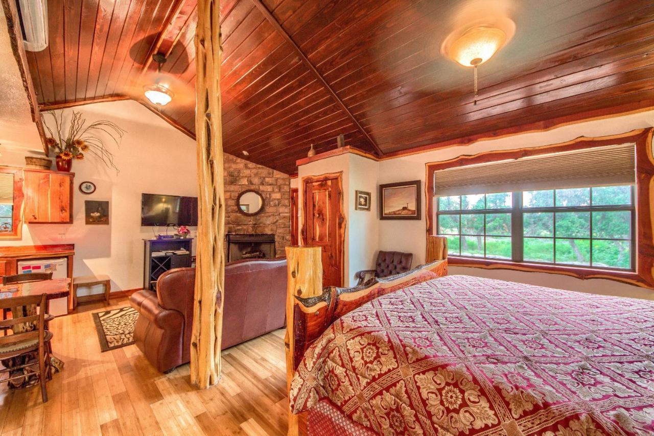 Cedar Bliss Cabin Villa Fredericksburg Exterior photo